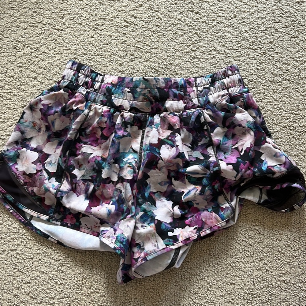 Lululemon hotty hots 4 inch